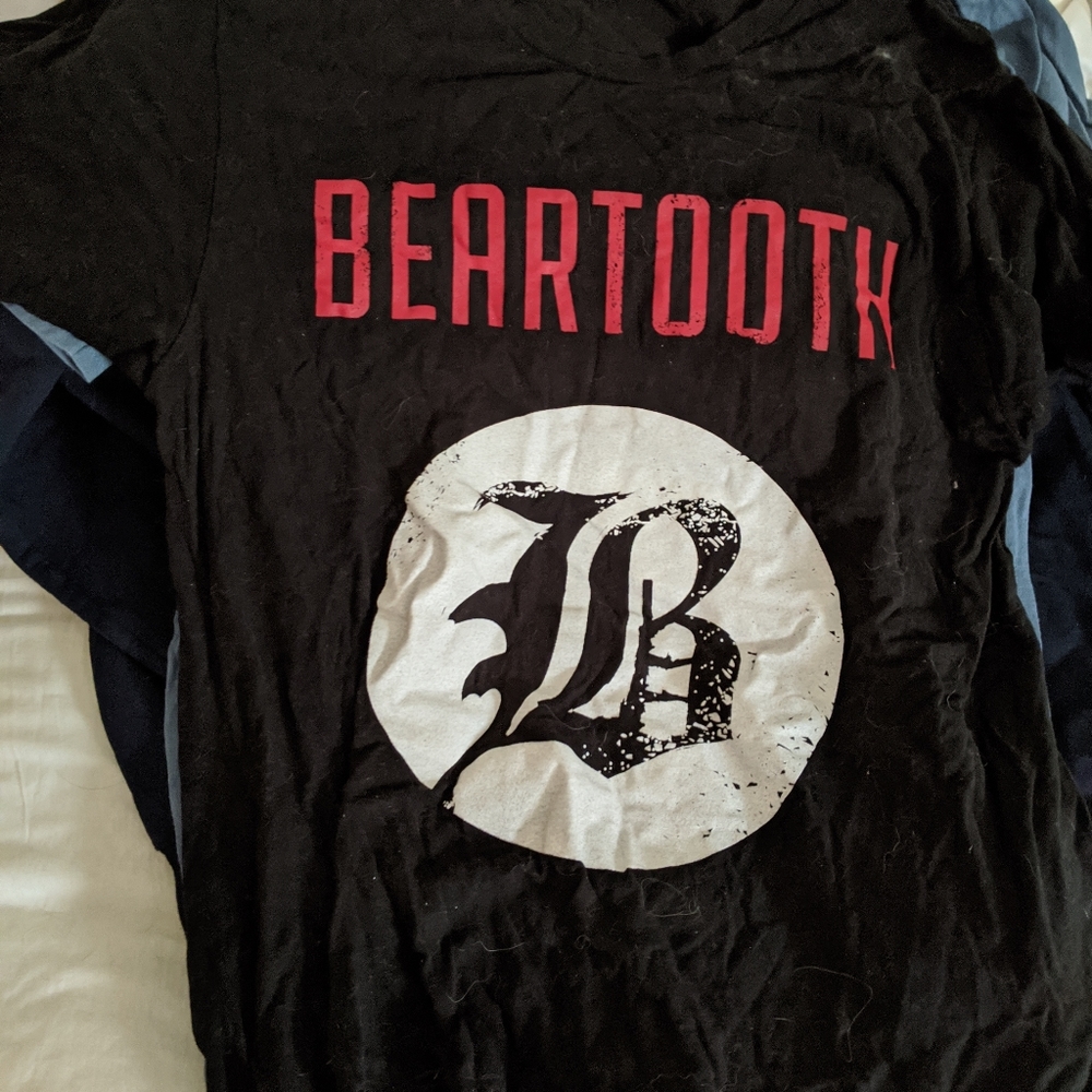 Beartooth (band) tour tee shirt